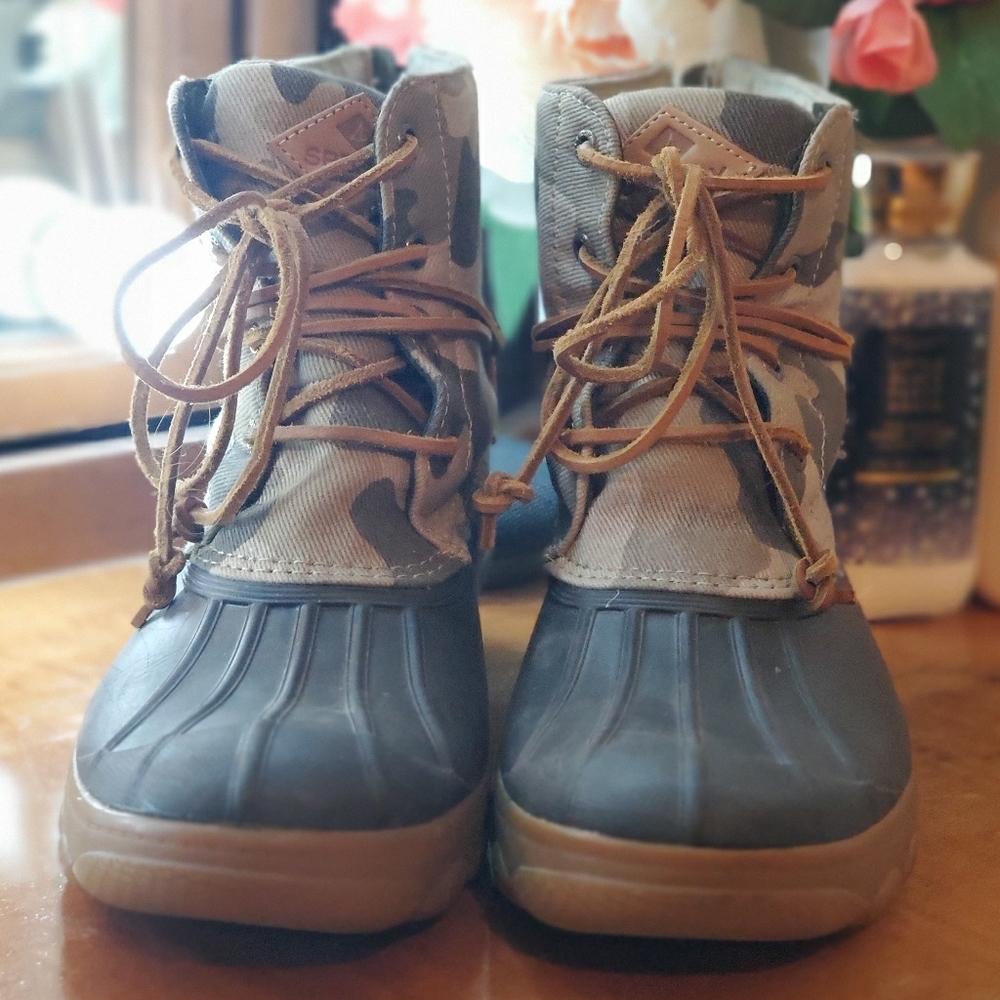 Sperry Duck Boots Size 9